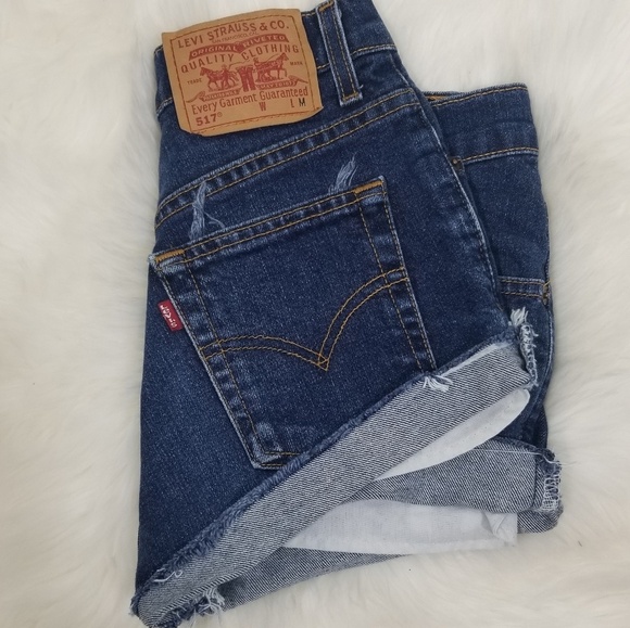 517 Levis High Waist High Rise Cutoff Shorts. - Picture 4 of 6